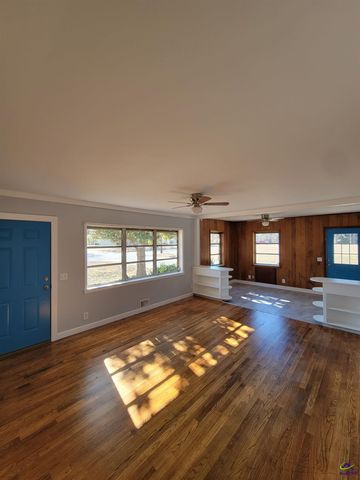 161 E Cherry Street, Cochran, GA 31014