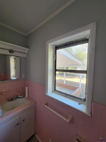 161 E Cherry Street, Cochran, GA 31014