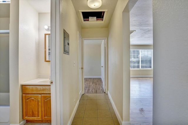 20332 Haviland Ave, Hayward, CA 94541