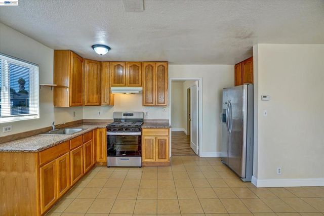 20332 Haviland Ave, Hayward, CA 94541