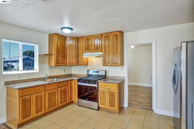 20332 Haviland Ave, Hayward, CA 94541