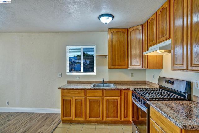 20332 Haviland Ave, Hayward, CA 94541