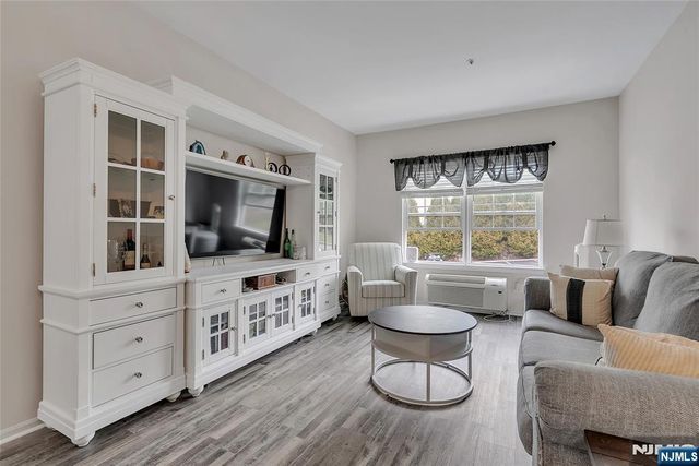 5320 Richmond Road, West Milford, NJ 07480