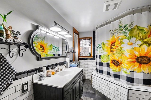 1008 W Grove Street, Greenville, MI 48838