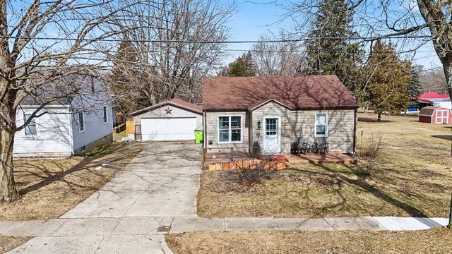 1008 W Grove Street, Greenville, MI 48838