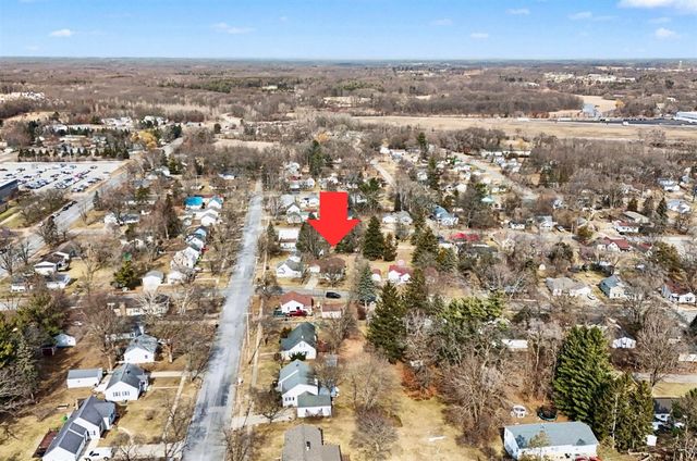 1008 W Grove Street, Greenville, MI 48838