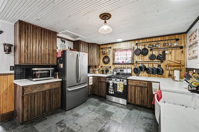 1008 W Grove Street, Greenville, MI 48838