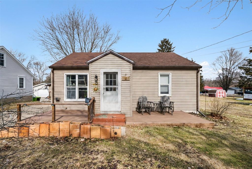 1008 W Grove Street, Greenville, MI 48838