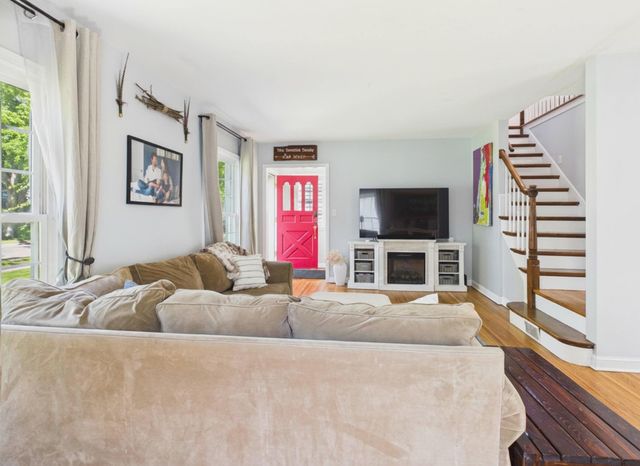 674 Montana Avenue E, Saint Paul, MN 55106