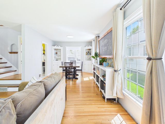 674 Montana Avenue E, Saint Paul, MN 55106