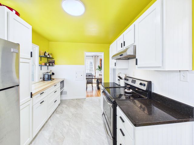 674 Montana Avenue E, Saint Paul, MN 55106