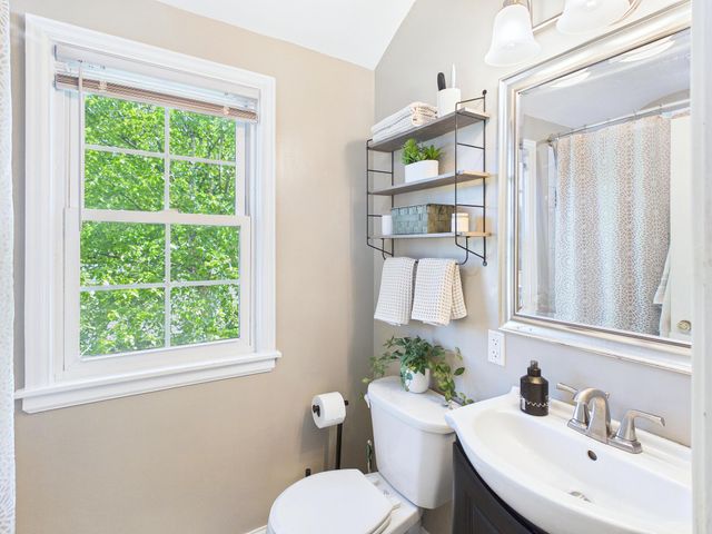 674 Montana Avenue E, Saint Paul, MN 55106