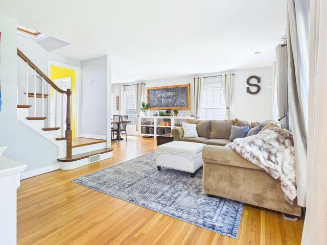 674 Montana Avenue E, Saint Paul, MN 55106