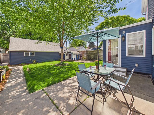674 Montana Avenue E, Saint Paul, MN 55106