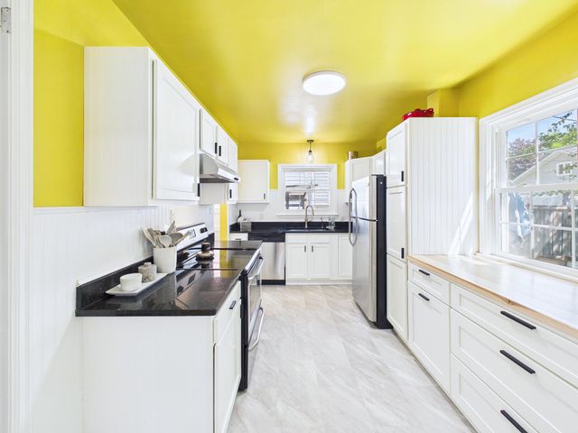 674 Montana Avenue E, Saint Paul, MN 55106