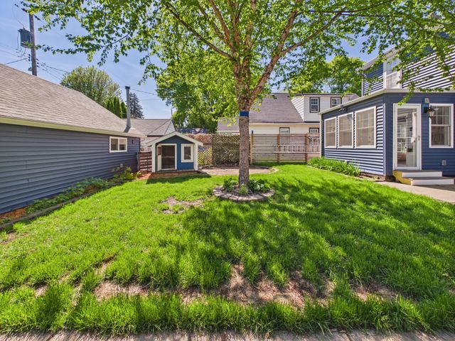 674 Montana Avenue E, Saint Paul, MN 55106