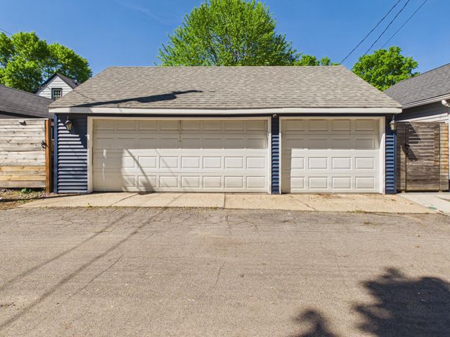 674 Montana Avenue E, Saint Paul, MN 55106