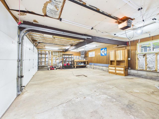 674 Montana Avenue E, Saint Paul, MN 55106