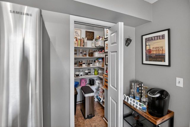 9705 S Veronica DRIVE, Oak Creek, WI 53154