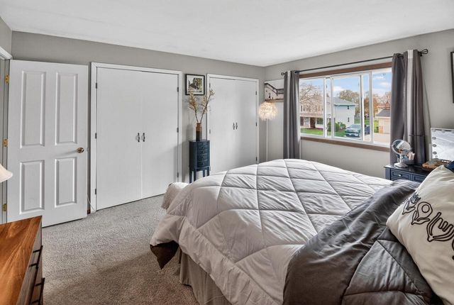 9705 S Veronica DRIVE, Oak Creek, WI 53154