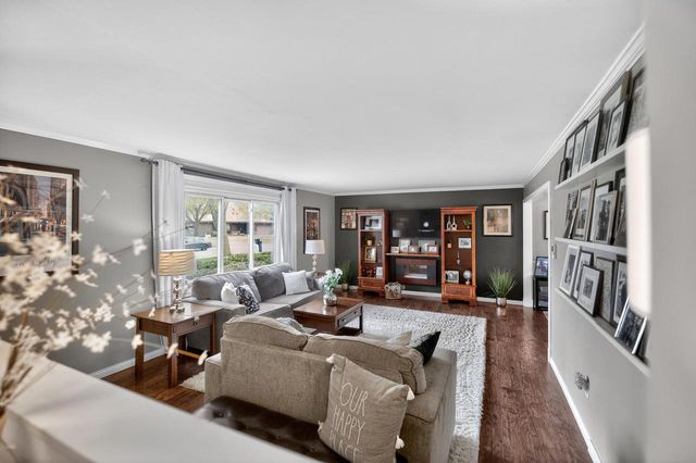 9705 S Veronica DRIVE, Oak Creek, WI 53154