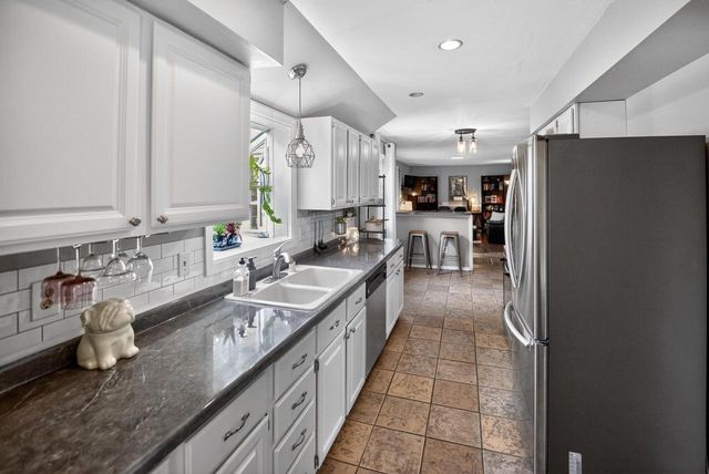 9705 S Veronica DRIVE, Oak Creek, WI 53154