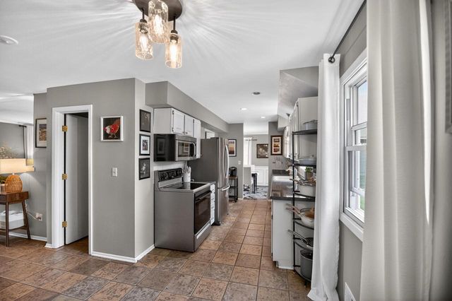 9705 S Veronica DRIVE, Oak Creek, WI 53154