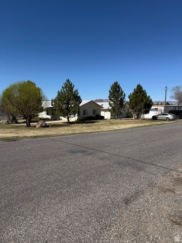 591 E 300 S, Mt Pleasant, UT 84647