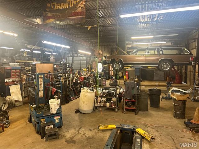 11721 Dorsett Road, Maryland Heights, MO 63043