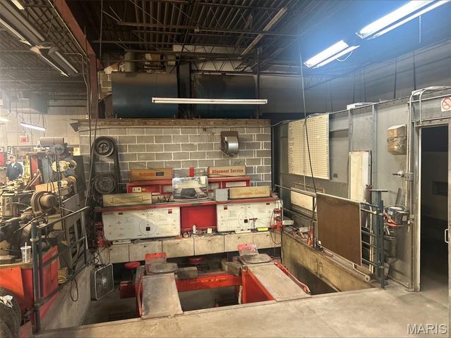 11721 Dorsett Road, Maryland Heights, MO 63043