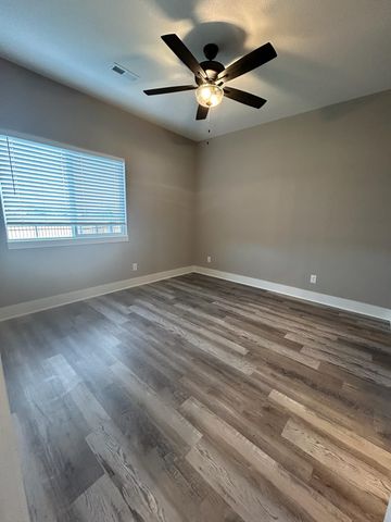 12118-12120 W 33rd St N, Wichita, KS 67205