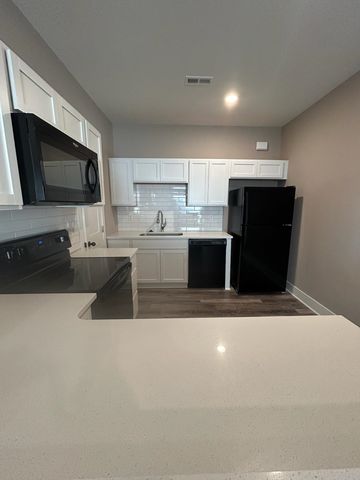 12118-12120 W 33rd St N, Wichita, KS 67205