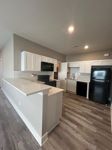 12118-12120 W 33rd St N, Wichita, KS 67205