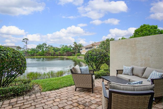 638 SW Glen Crest Way, Stuart, FL 34997