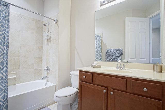 638 SW Glen Crest Way, Stuart, FL 34997