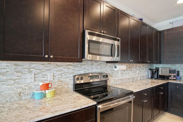 638 SW Glen Crest Way, Stuart, FL 34997