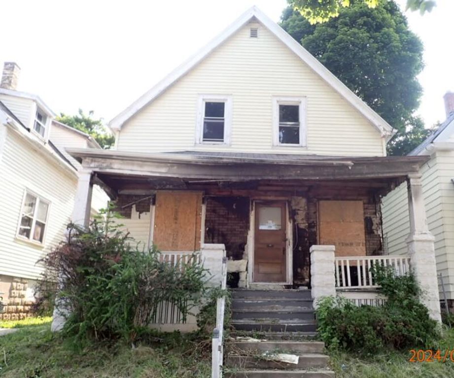 2922 N 17th STREET, Milwaukee, WI 53206