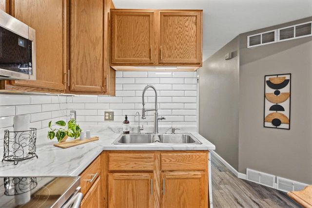 W9517 Parkway Drive, Poynette, WI 53955