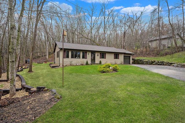 W9517 Parkway Drive, Poynette, WI 53955