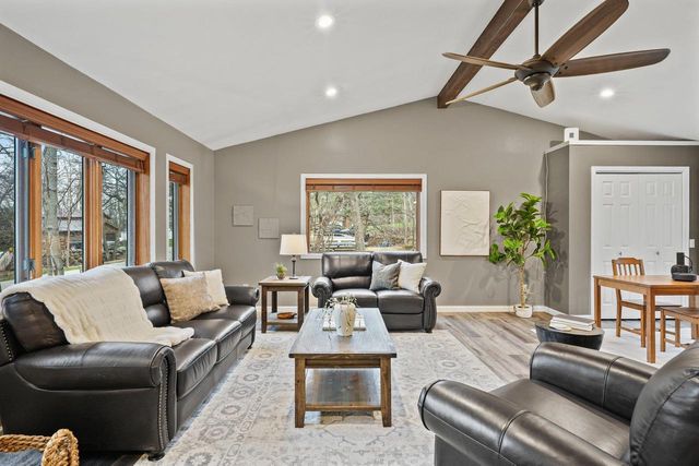 W9517 Parkway Drive, Poynette, WI 53955