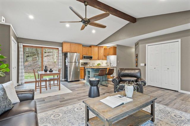 W9517 Parkway Drive, Poynette, WI 53955