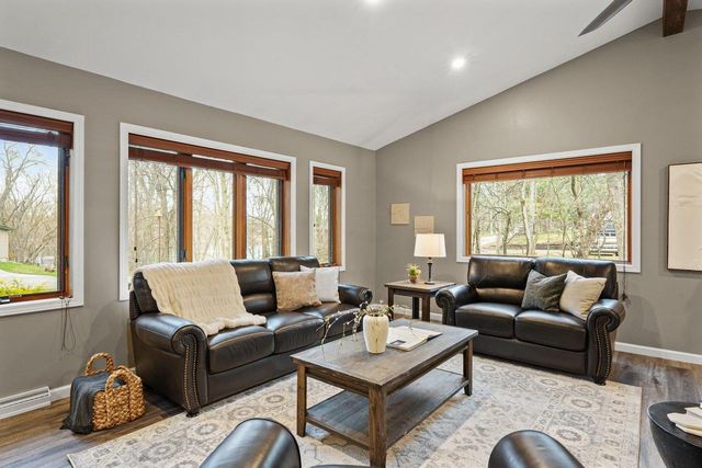 W9517 Parkway Drive, Poynette, WI 53955