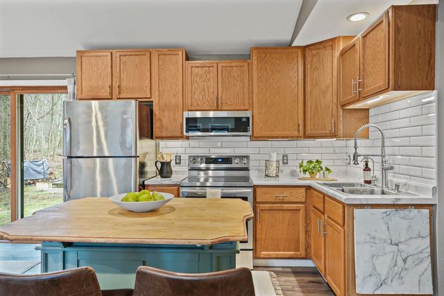 W9517 Parkway Drive, Poynette, WI 53955