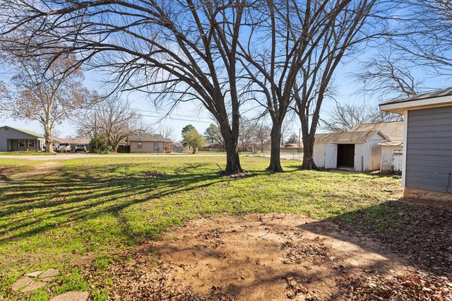 832 N Main Street, Springtown, TX 76082