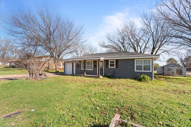 832 N Main Street, Springtown, TX 76082