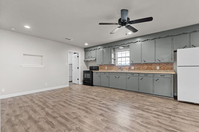 832 N Main Street, Springtown, TX 76082