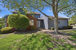 2 Sun Pointe Court 2A, Bloomington, IL 61704