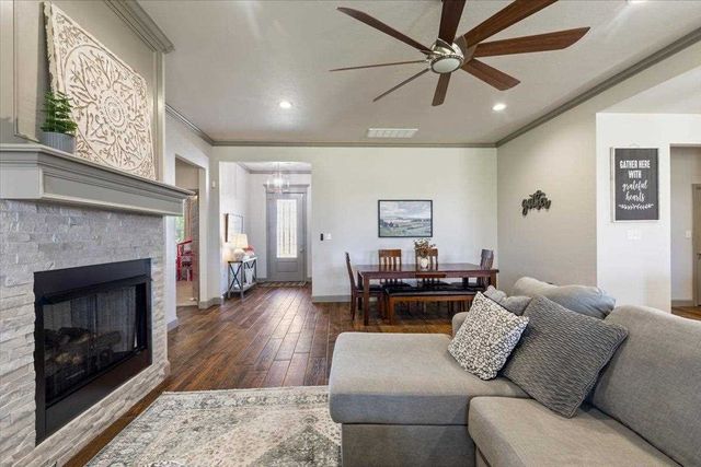 1215 Hummingbird Dr, Cache, OK 73527