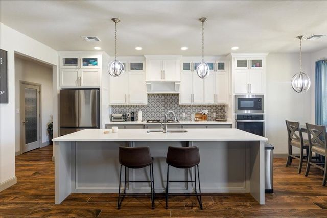 1215 Hummingbird Dr, Cache, OK 73527