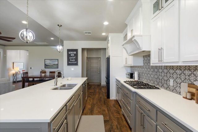 1215 Hummingbird Dr, Cache, OK 73527